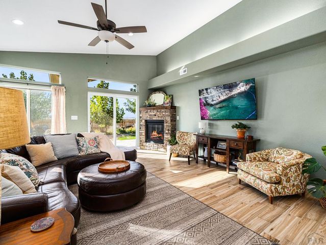 803 Thorncrest Dr, Pueblo, CO 81005