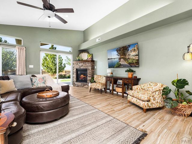 803 Thorncrest Dr, Pueblo, CO 81005