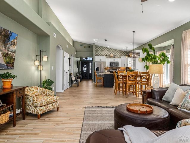 803 Thorncrest Dr, Pueblo, CO 81005