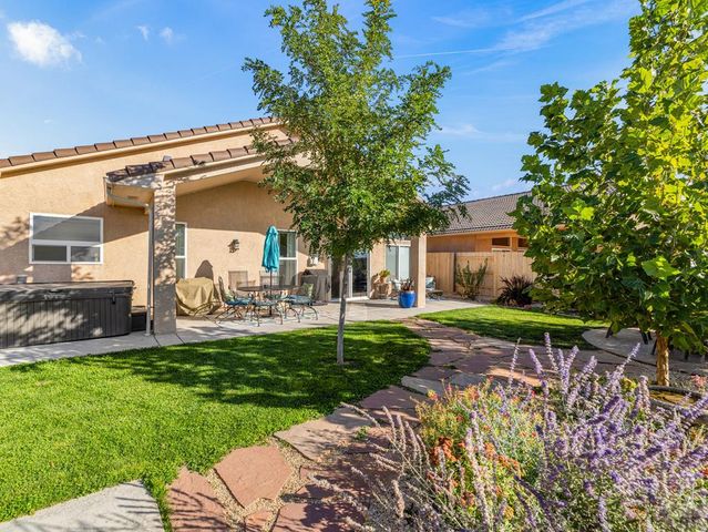 803 Thorncrest Dr, Pueblo, CO 81005