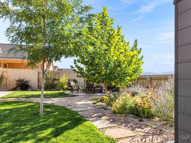 803 Thorncrest Dr, Pueblo, CO 81005