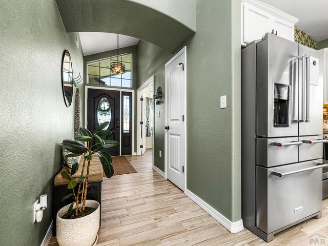 803 Thorncrest Dr, Pueblo, CO 81005