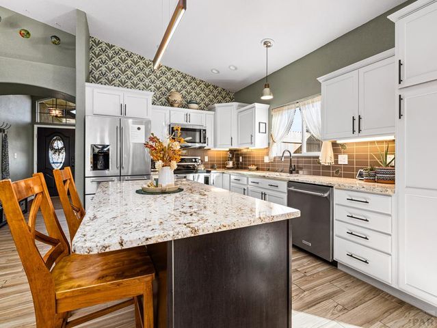 803 Thorncrest Dr, Pueblo, CO 81005