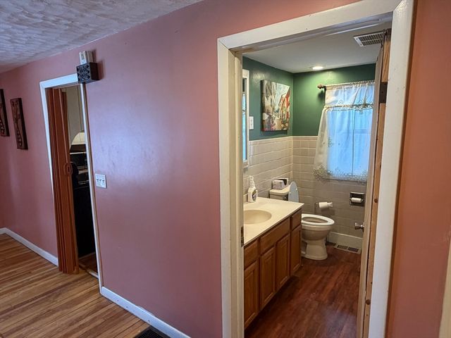 845 Stafford St, Leicester, MA 01542