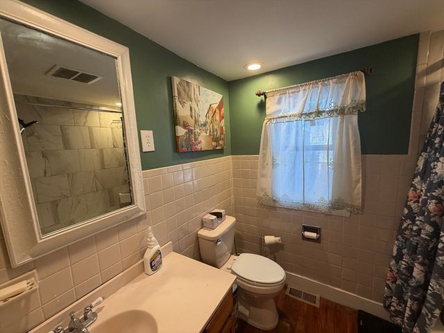 845 Stafford St, Leicester, MA 01542