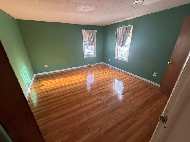 845 Stafford St, Leicester, MA 01542