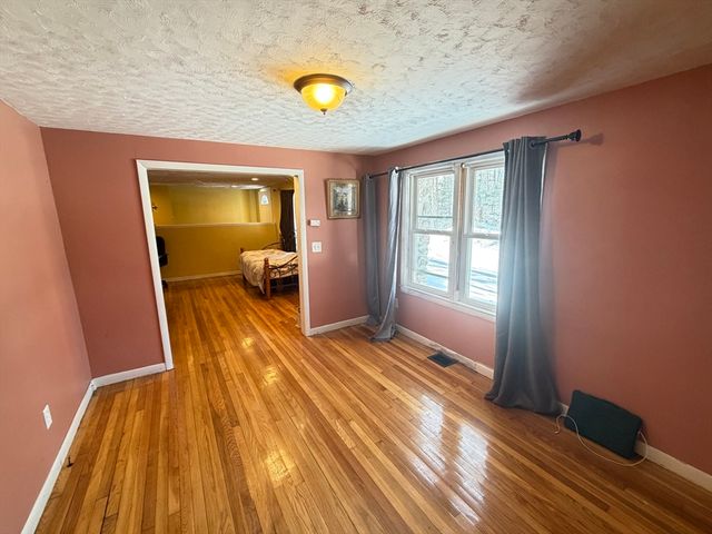 845 Stafford St, Leicester, MA 01542