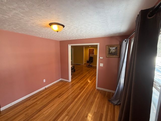 845 Stafford St, Leicester, MA 01542