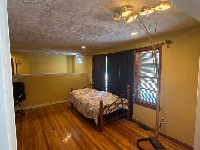 845 Stafford St, Leicester, MA 01542