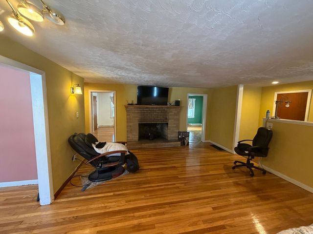 845 Stafford St, Leicester, MA 01542