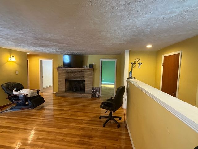 845 Stafford St, Leicester, MA 01542