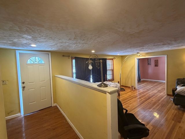 845 Stafford St, Leicester, MA 01542