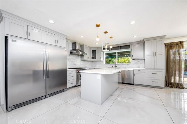 19314 Yolie, Tarzana, CA 91356