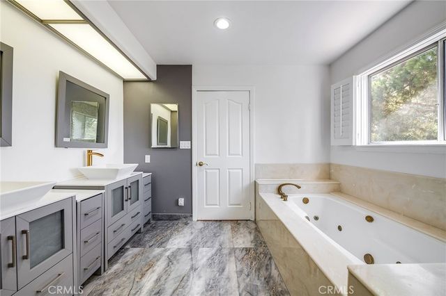 19314 Yolie, Tarzana, CA 91356