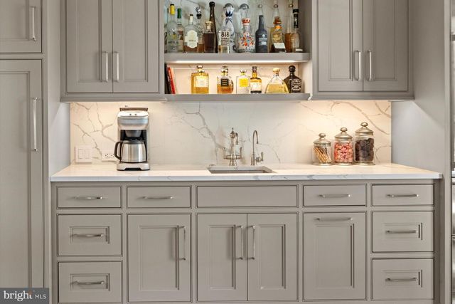 6220 SHEAFF LN, Fort Washington, PA 19034