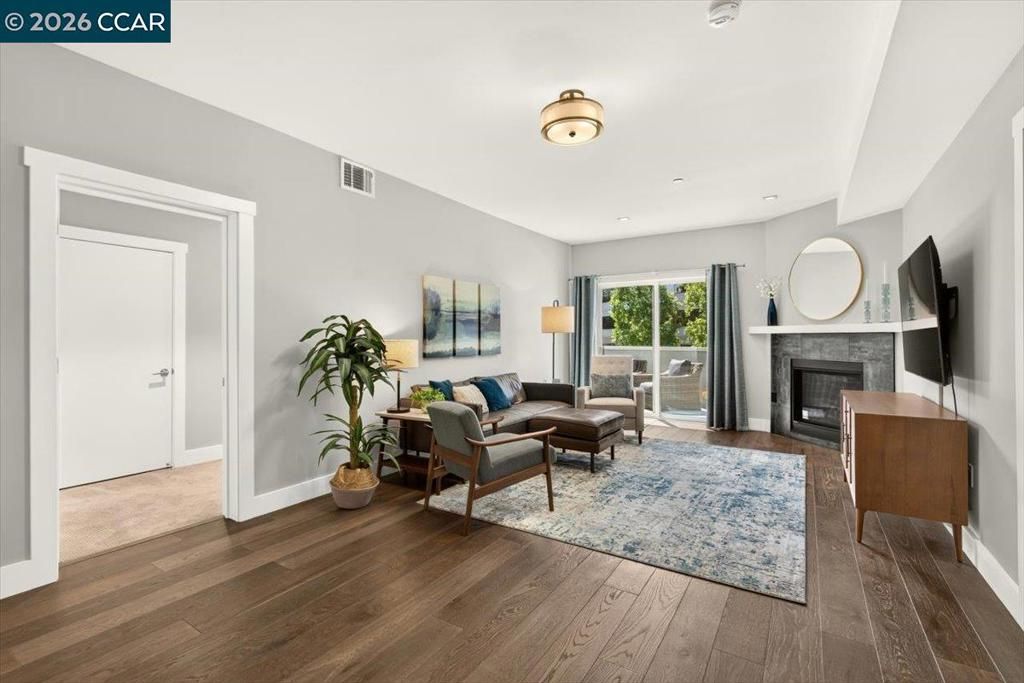 Image 11 of property listing at 1874 Bonanza St 10, Walnut Creek, CA 94596