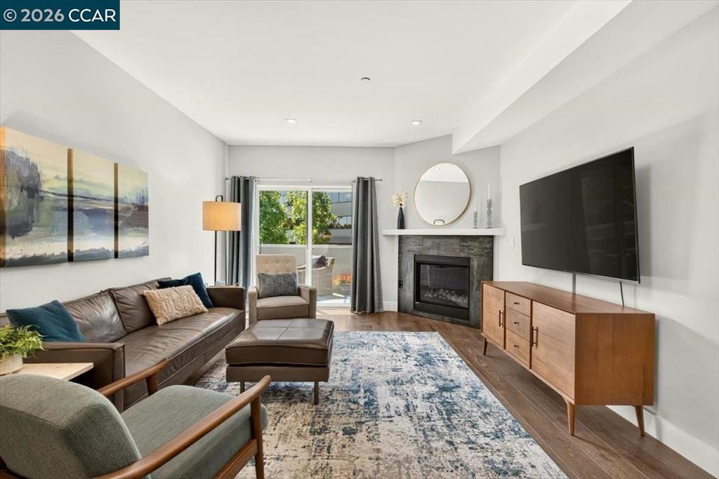 Image 13 of property listing at 1874 Bonanza St 10, Walnut Creek, CA 94596