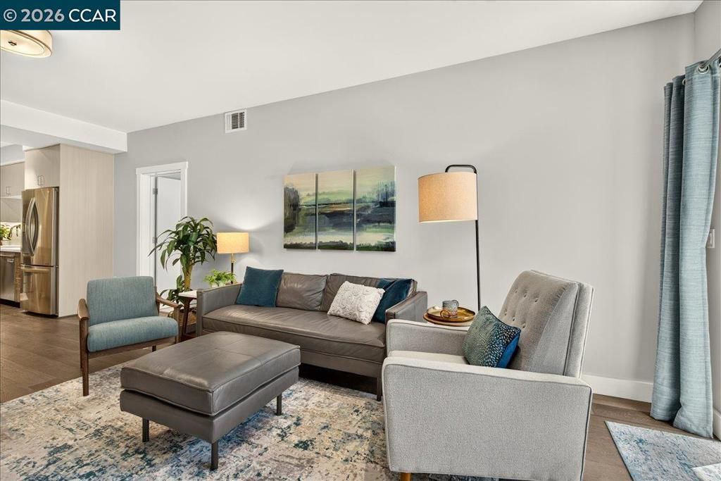 Image 14 of property listing at 1874 Bonanza St 10, Walnut Creek, CA 94596
