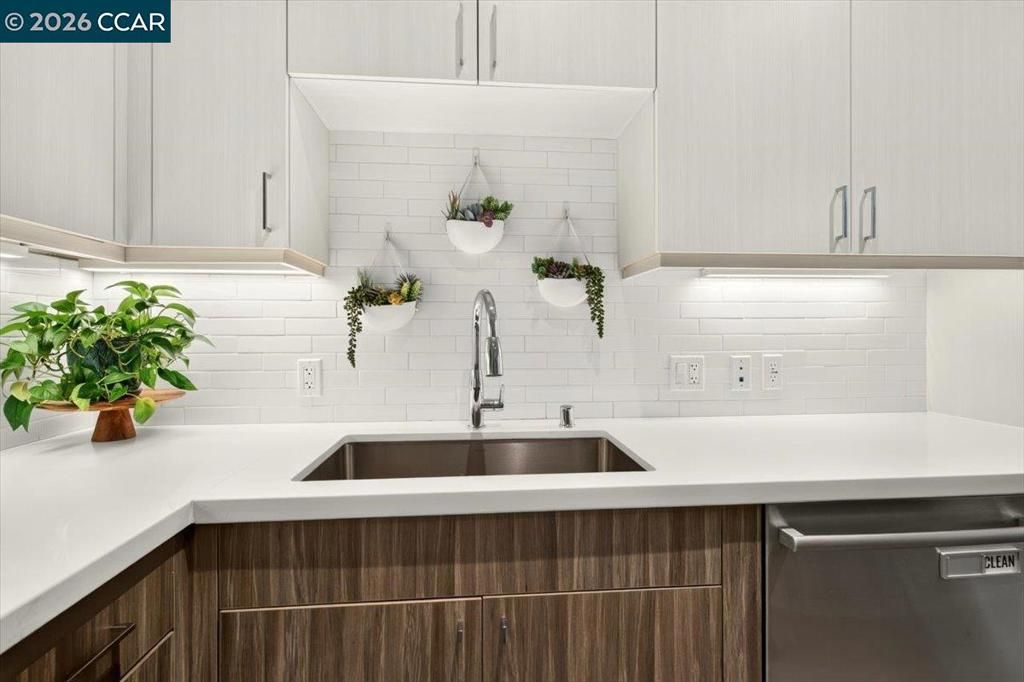 Image 18 of property listing at 1874 Bonanza St 10, Walnut Creek, CA 94596