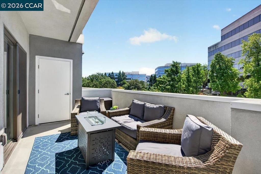 Image 5 of property listing at 1874 Bonanza St 10, Walnut Creek, CA 94596