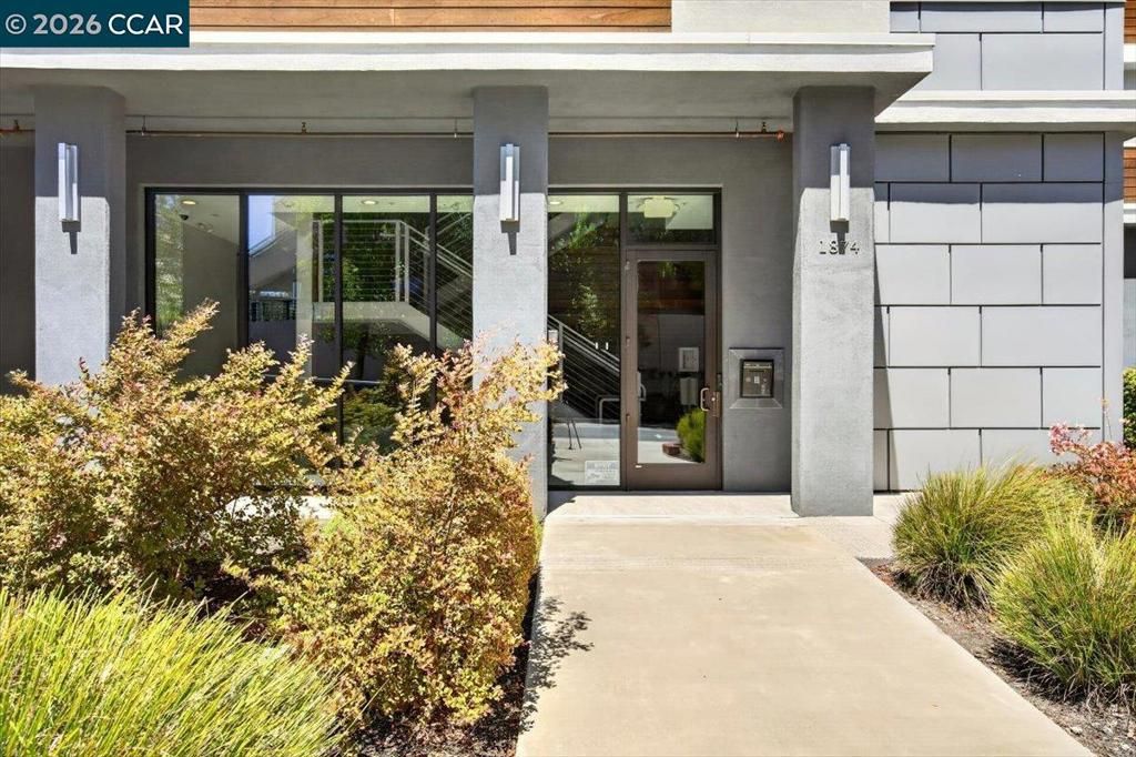 Image 6 of property listing at 1874 Bonanza St 10, Walnut Creek, CA 94596
