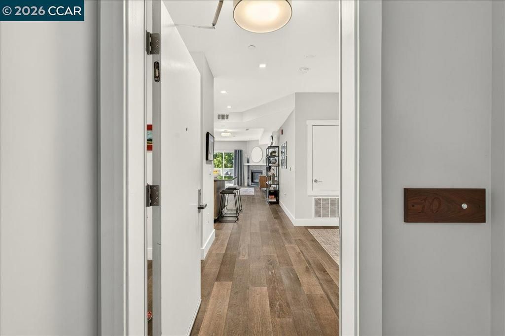 Image 8 of property listing at 1874 Bonanza St 10, Walnut Creek, CA 94596