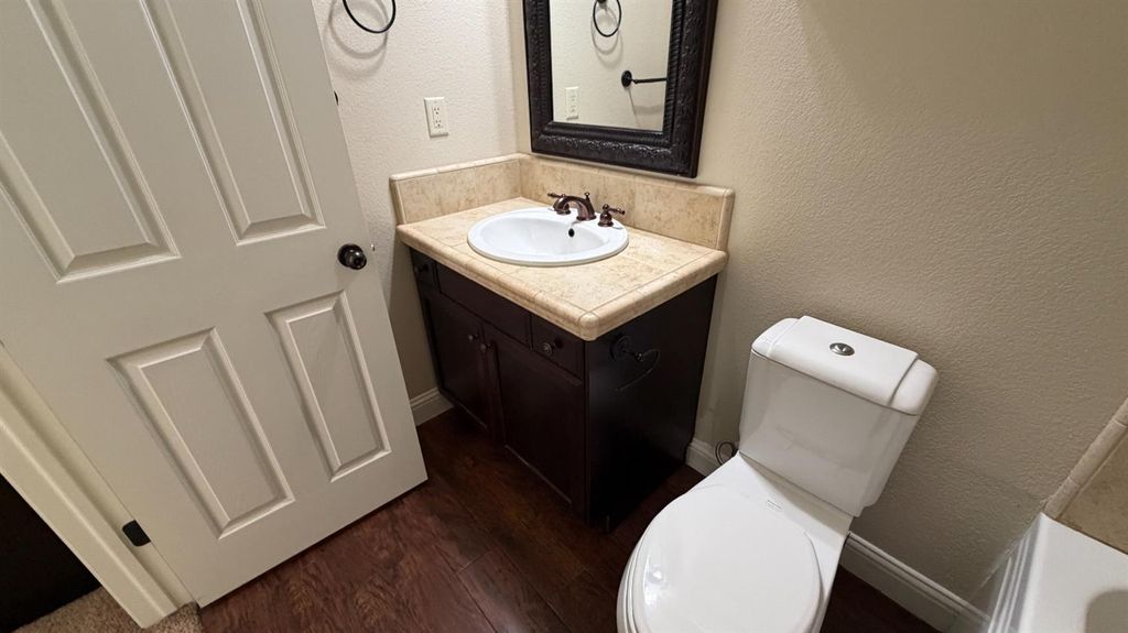 Image 18 of property listing at 11323 N Via Ventana Way, Fresno, CA 93730