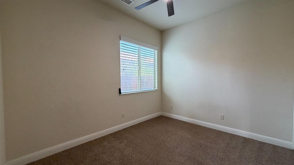 Image 19 of property listing at 11323 N Via Ventana Way, Fresno, CA 93730