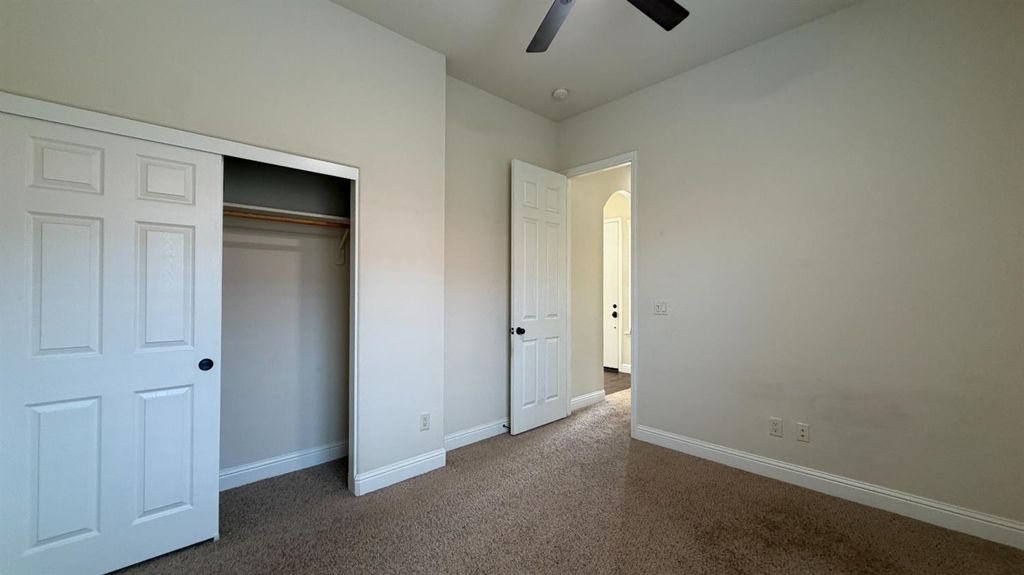 Image 20 of property listing at 11323 N Via Ventana Way, Fresno, CA 93730