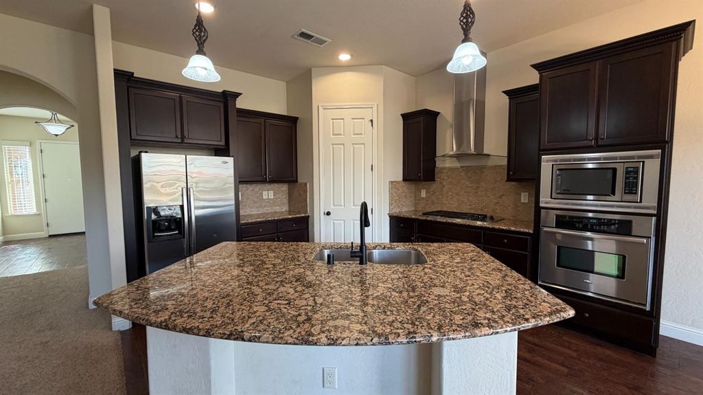 Image 3 of property listing at 11323 N Via Ventana Way, Fresno, CA 93730