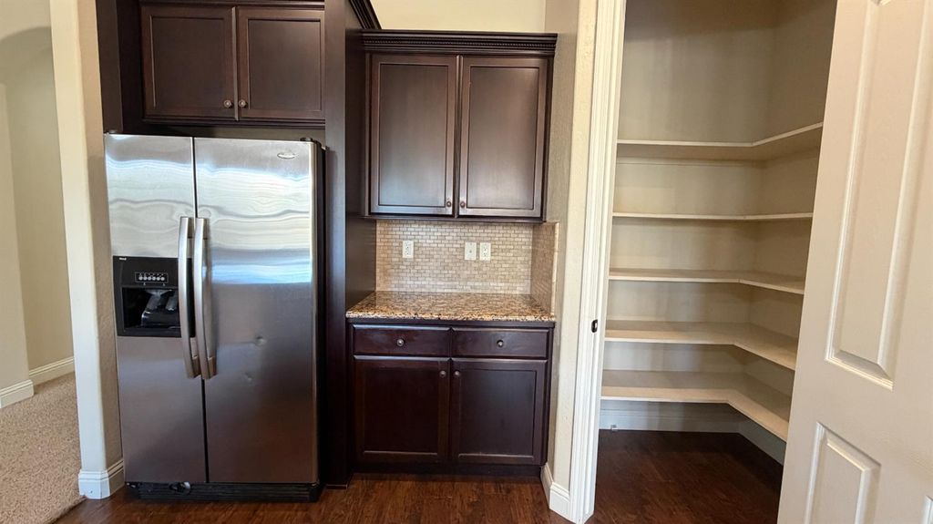 Image 6 of property listing at 11323 N Via Ventana Way, Fresno, CA 93730