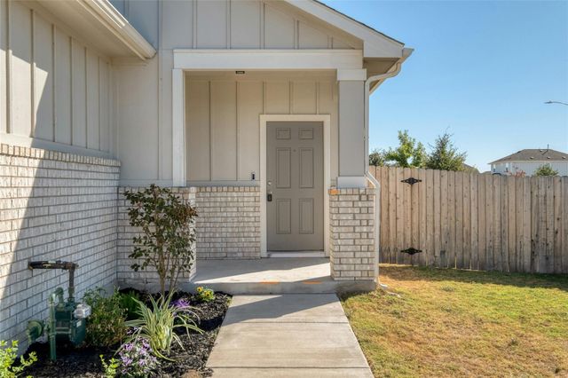 12101 CORSICANA TRL, Manor, TX 78653