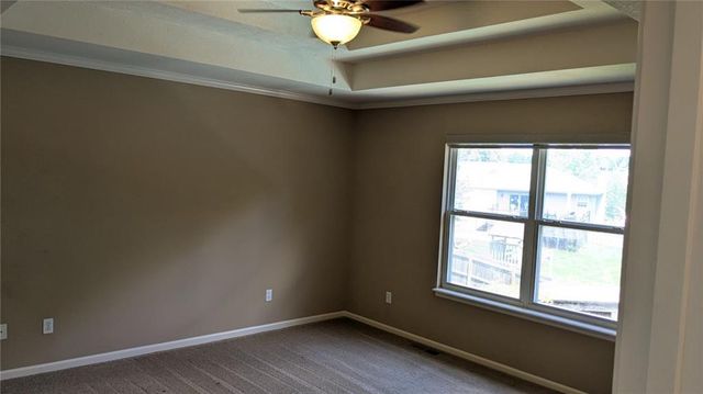 324 NE Woodbury Drive, Lee's Summit, MO 64086
