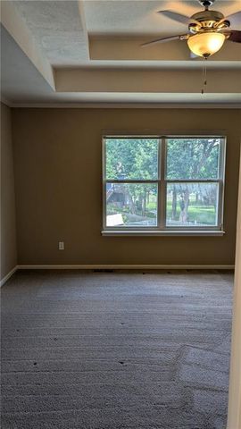 324 NE Woodbury Drive, Lee's Summit, MO 64086