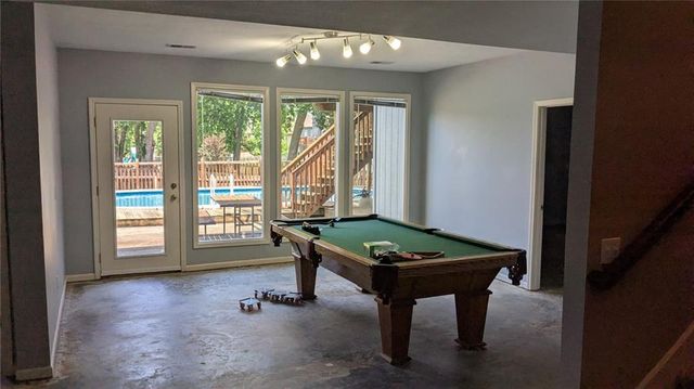324 NE Woodbury Drive, Lee's Summit, MO 64086