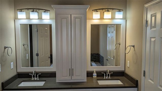 324 NE Woodbury Drive, Lee's Summit, MO 64086