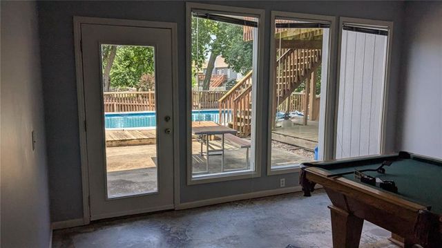 324 NE Woodbury Drive, Lee's Summit, MO 64086