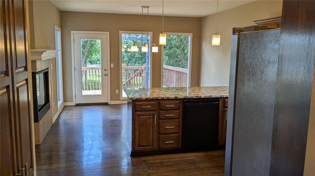 324 NE Woodbury Drive, Lee's Summit, MO 64086
