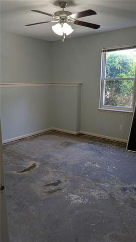 324 NE Woodbury Drive, Lee's Summit, MO 64086