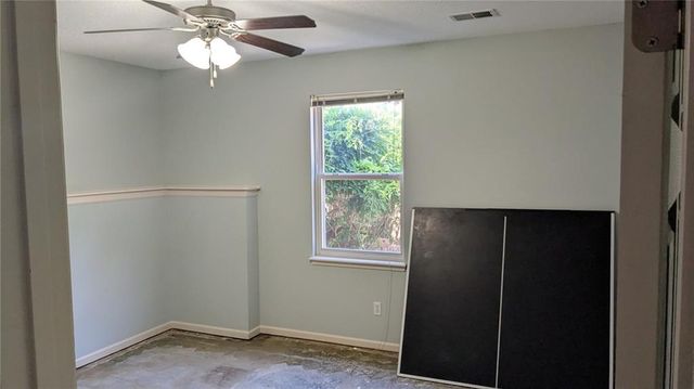 324 NE Woodbury Drive, Lee's Summit, MO 64086