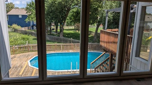 324 NE Woodbury Drive, Lee's Summit, MO 64086