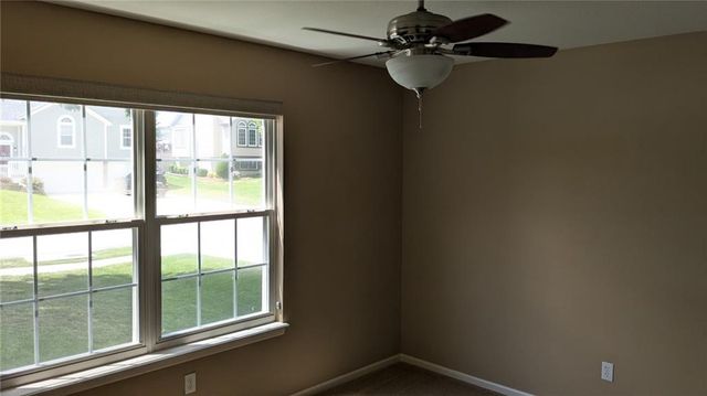 324 NE Woodbury Drive, Lee's Summit, MO 64086