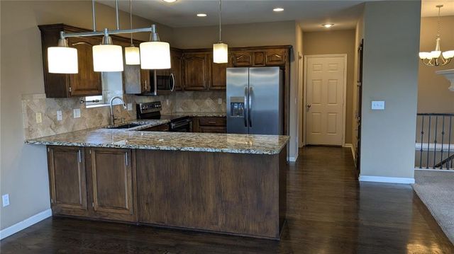 324 NE Woodbury Drive, Lee's Summit, MO 64086