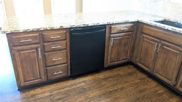 324 NE Woodbury Drive, Lee's Summit, MO 64086