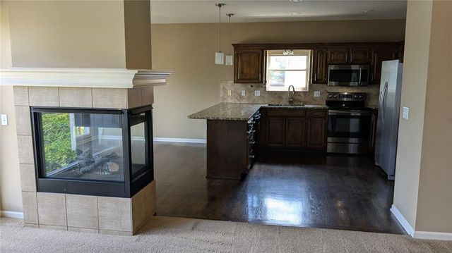 324 NE Woodbury Drive, Lee's Summit, MO 64086