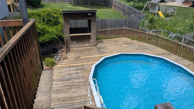 324 NE Woodbury Drive, Lee's Summit, MO 64086