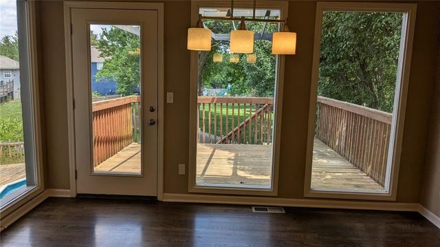 324 NE Woodbury Drive, Lee's Summit, MO 64086