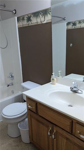 324 NE Woodbury Drive, Lee's Summit, MO 64086