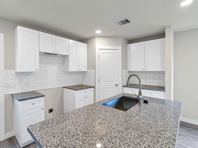 1010 4th Street, Hempstead, TX 77445