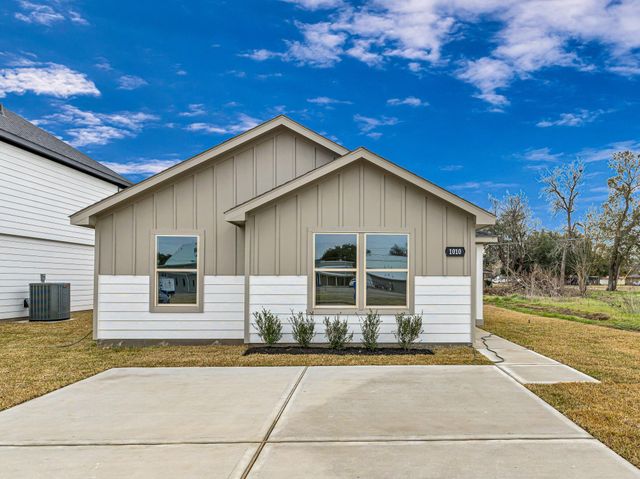 1010 4th Street, Hempstead, TX 77445